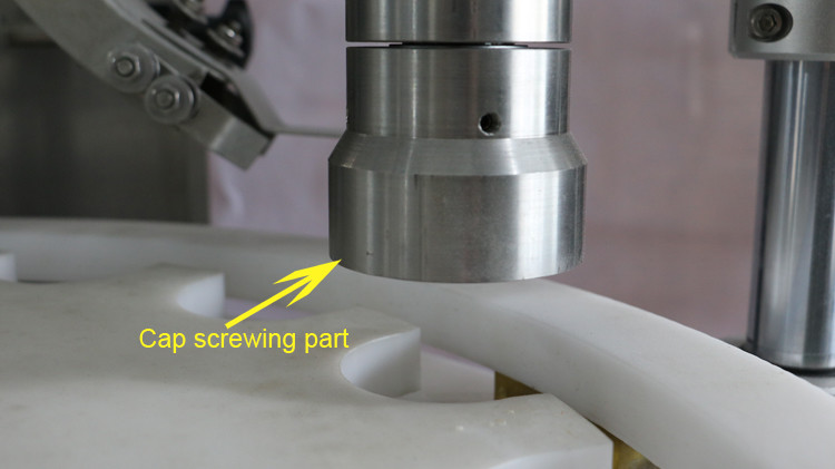 Mesin ngisi botol bunder 500ml nganggo tutup laut lan setir lintang